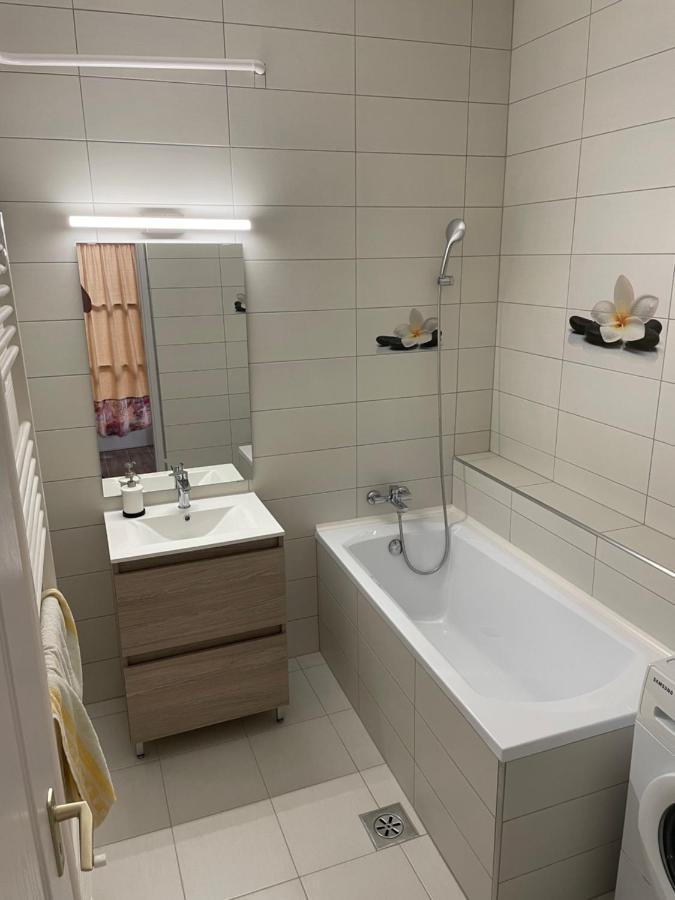 Pingvin Cukraszda Apartman Balatonmáriafürdő 外观 照片