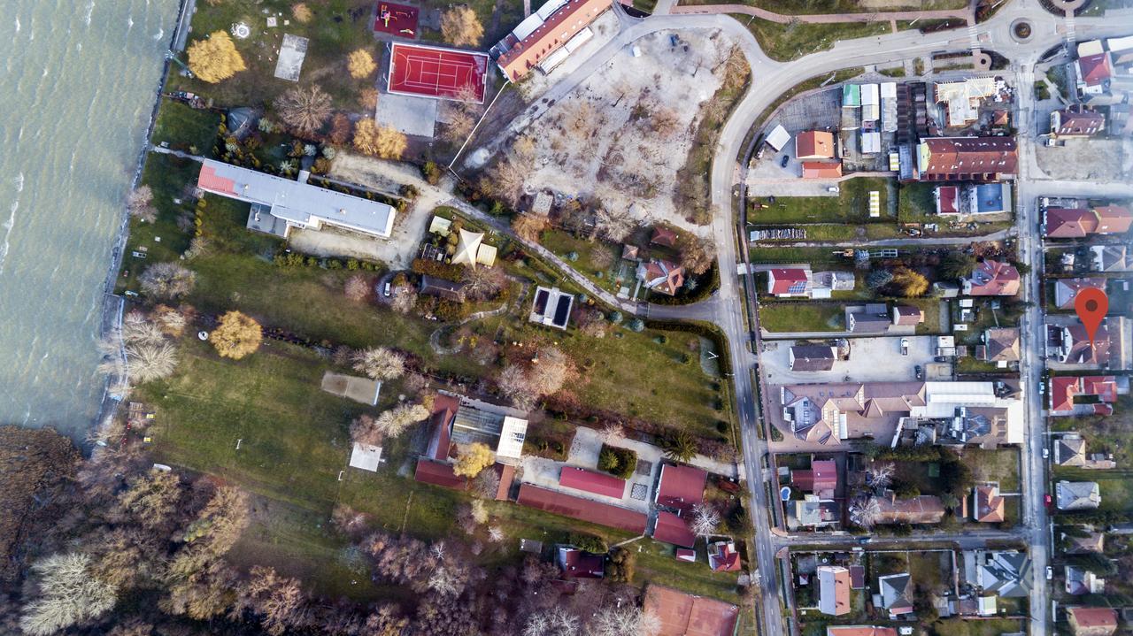 Pingvin Cukraszda Apartman Balatonmáriafürdő 外观 照片